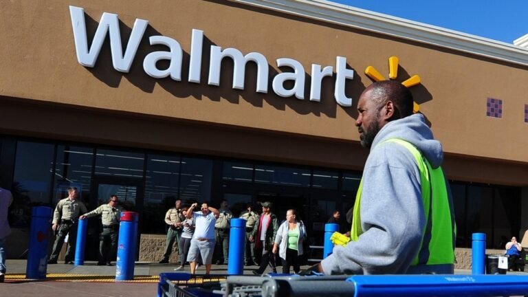 Walmart Inc.’s (NYSE: WMT) New Wage Increases Would Raise Average Hourly Rate to $17.50 Walmart Inc.’s (NYSE: WMT) New Wage Increases Would Raise Average Hourly Rate to $17.50